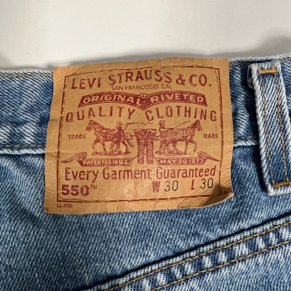 VTG Levi's 550 Relaxed Fit‎ Jeans Light Wash Denim USA Made *W30 L30 *Distressed